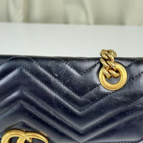 Gucci Black Leather Medium Marmont Shoulder Bag with Gold Hardware - Picture 8 of 9
